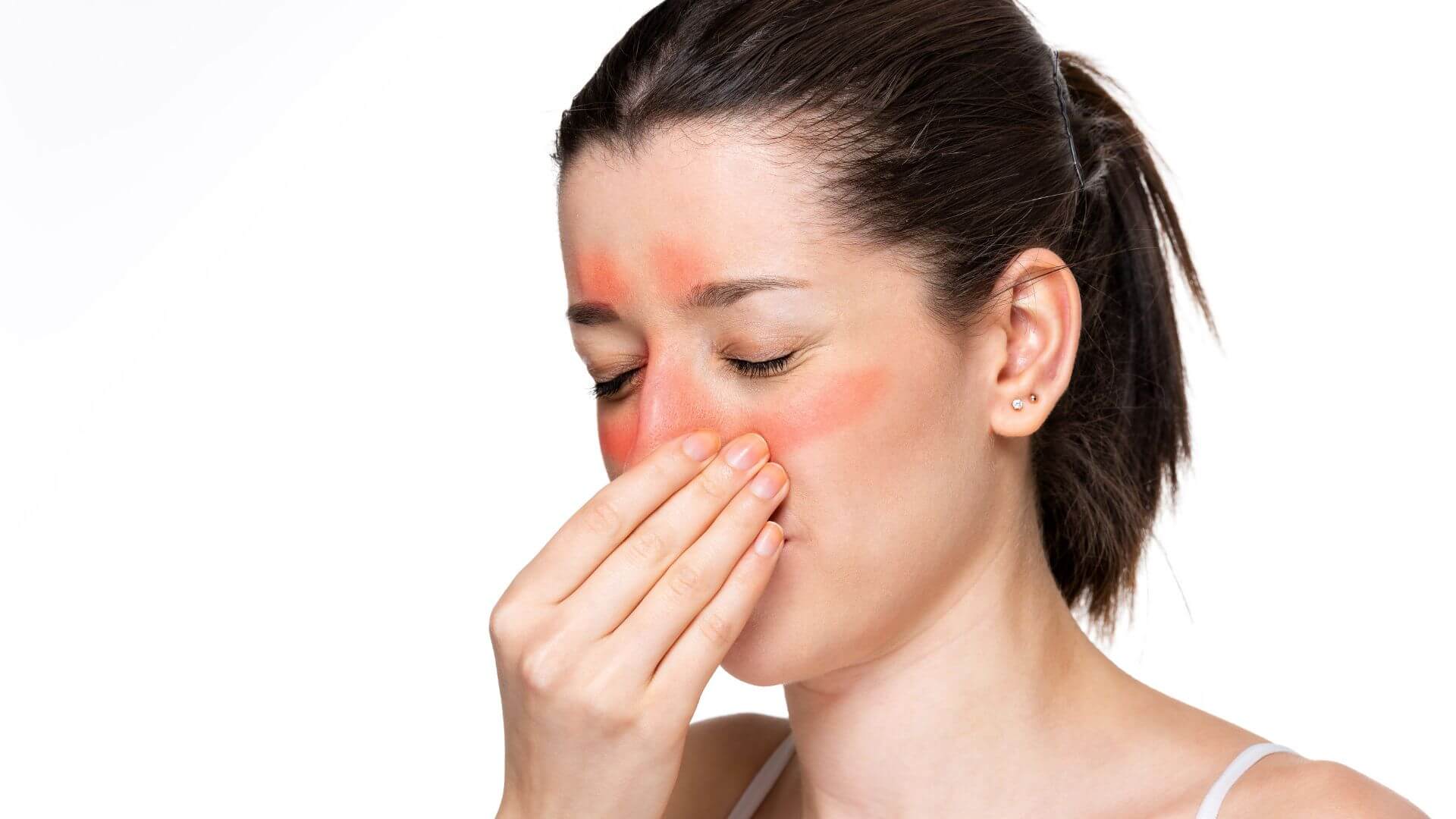 Dolor facial causado por la sinusitis y sus síntomas.